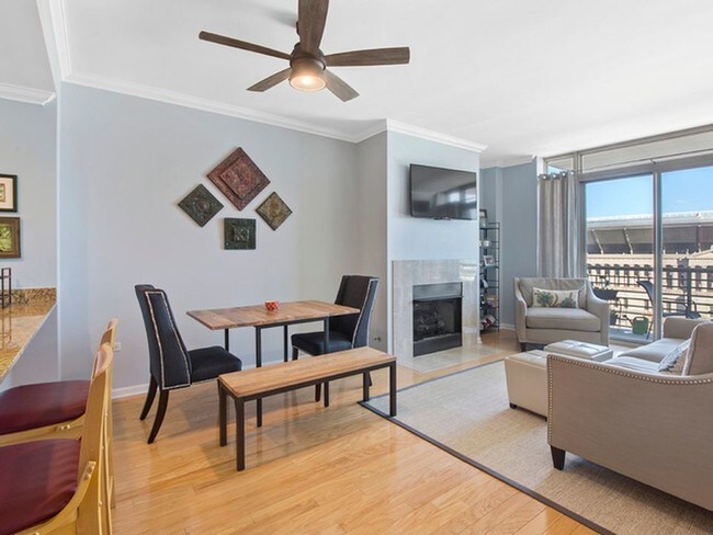 Sala de estar - 1515 Prairie S Ave