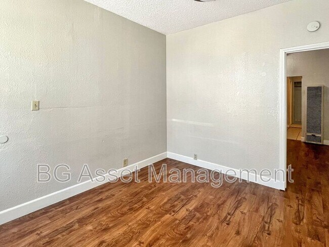 Building Photo - 916 Marin St
