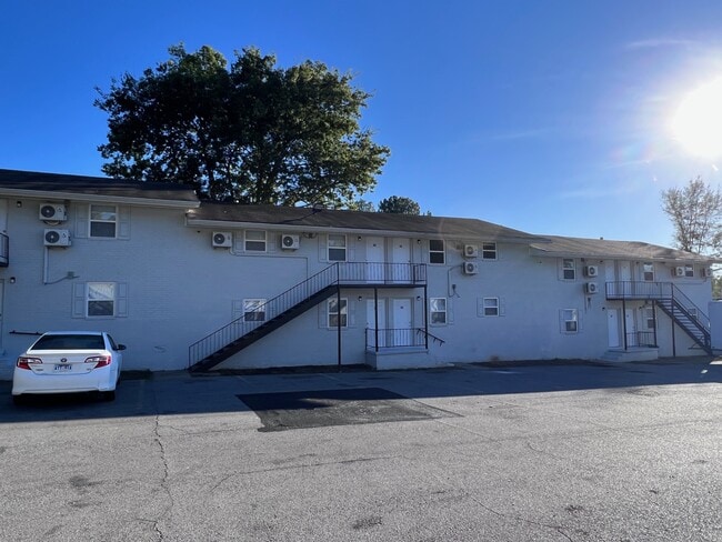 Exterior - 4416-4418 Lynn Ln