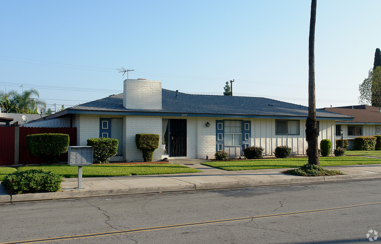 Primary Photo - 2139 E Almont Ave