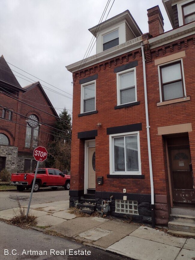 Building Photo - 3 br, 1.5 bath House - 330 39th Street