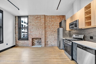 Building Photo - 115 Penn Ave