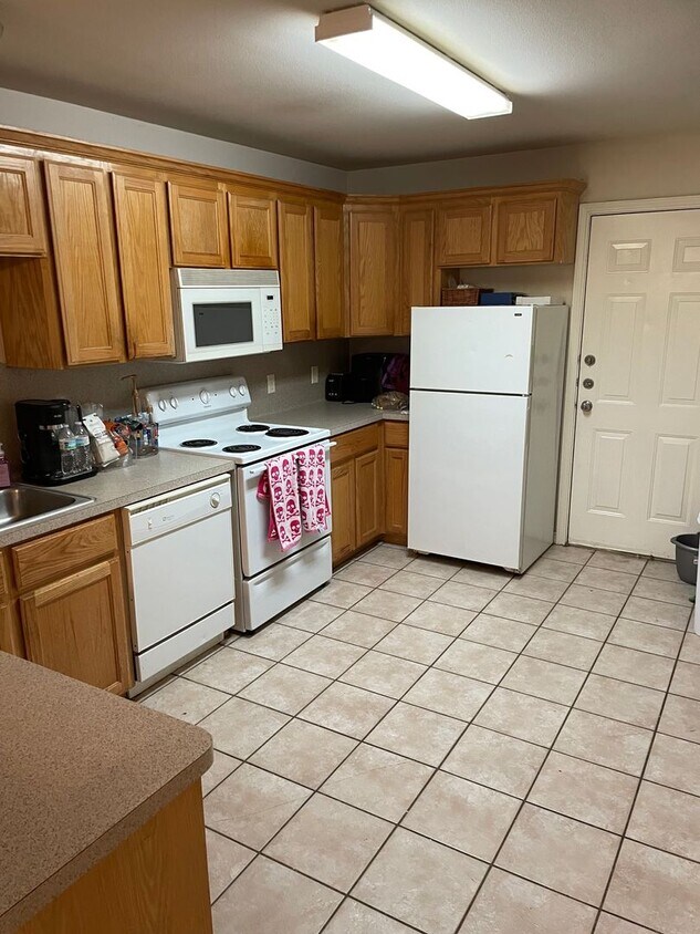 Building Photo - 3784 Oldenburg Ln