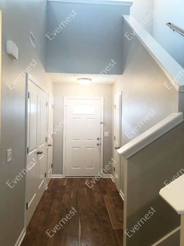 Building Photo - 910 Dahlia Dr
