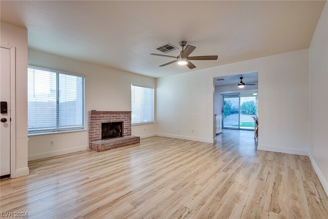 Building Photo - 383 Manzanita St