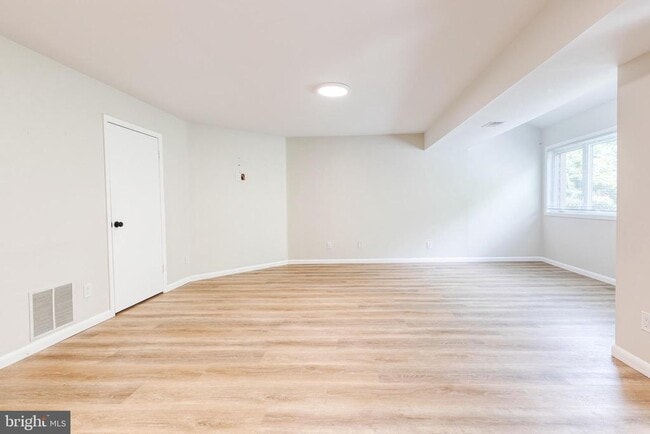 Building Photo - 6905 Jones View Dr