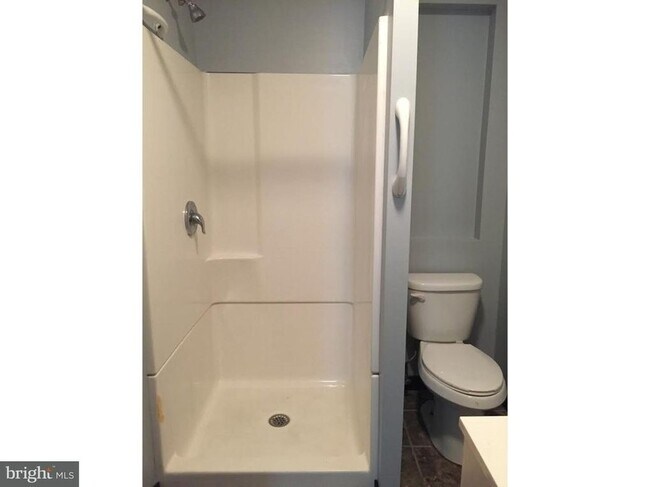 Foto del edificio - 328 Maple Ave