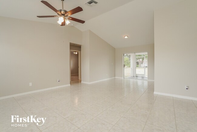 Foto del edificio - 2122 SE 8th Pl