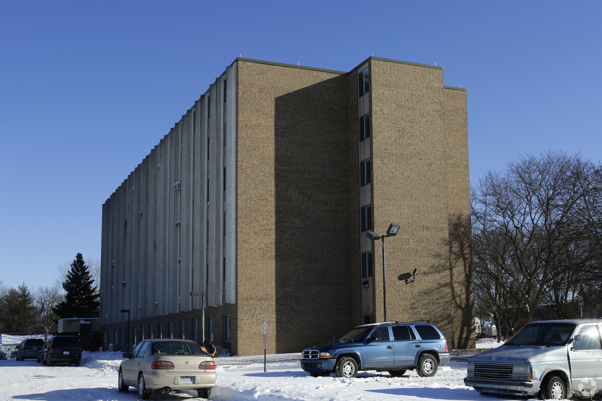 Primary Photo - Leonard Terrace