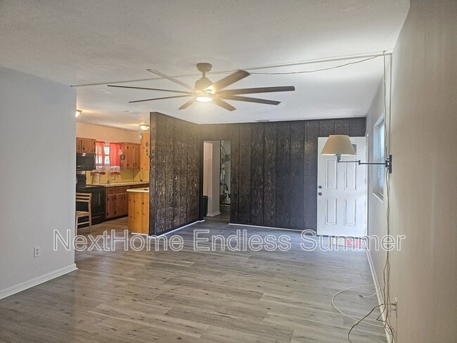 Building Photo - 329 Parkwood Dr