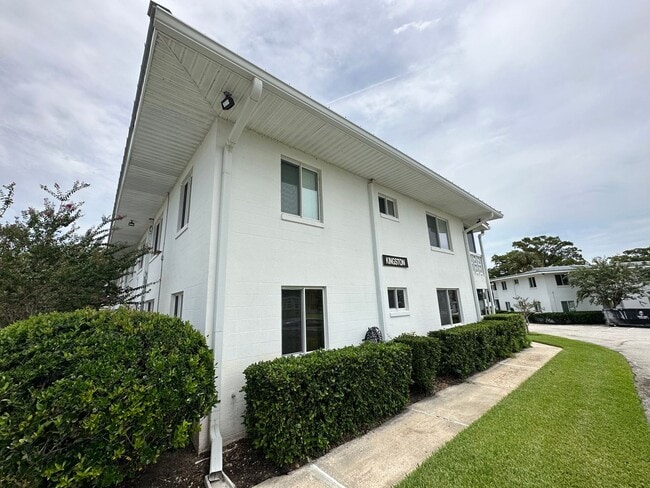 Building Photo - Renovated 2 Bed, 2 Bath Condo in Lakeside Community of Lake Maitland Terrace!!