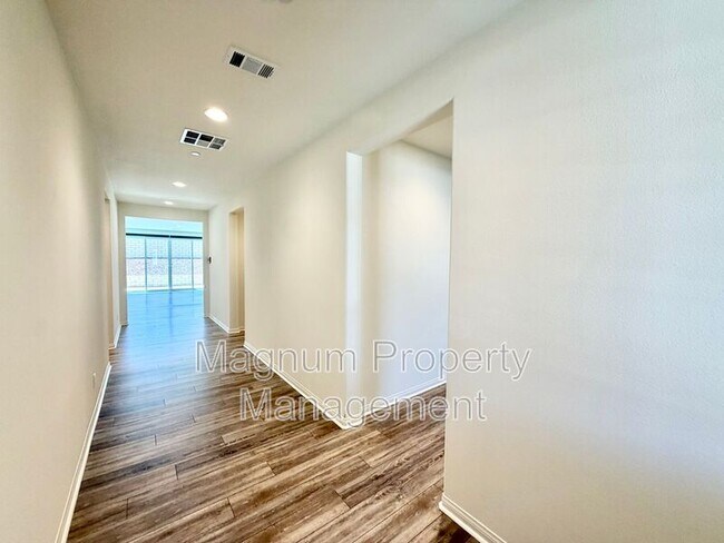Foto del edificio - 32463 McKiernan Ln