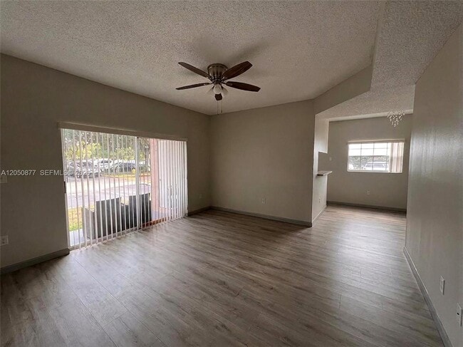 Foto del edificio - 2451 NW 96th Terrace