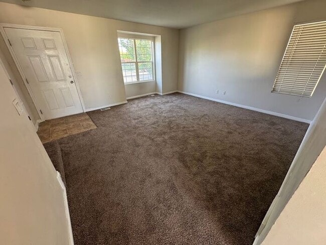 Building Photo - Pet Friendly 4 bedroom in Tooele w attache...