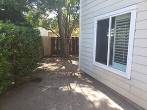 Building Photo - 579 Morgan Dr