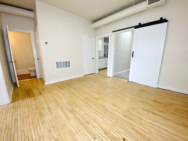 Building Photo - 123-125 N Broadway (mixed-use)