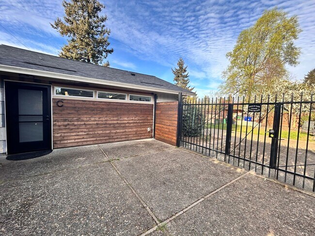 Foto del edificio - 12701 SE Salmon Ct