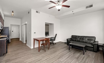 Building Photo - 100 E Washington St