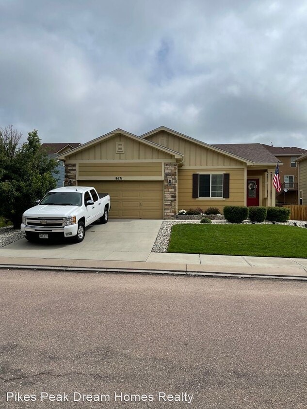 5 br, 2.5 bath House 8671 Silver Glen Drive House for Rent in