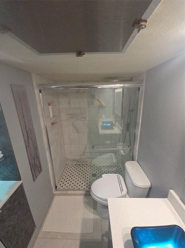 Foto del edificio - 2250 Bering Dr