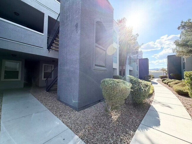Foto del edificio - 6955 N Durango Dr