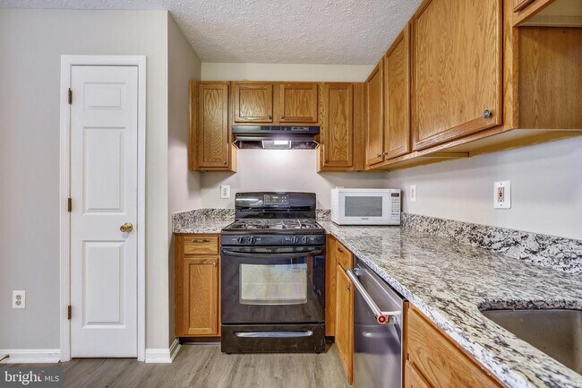 Building Photo - 8842 Goose Landing Cir