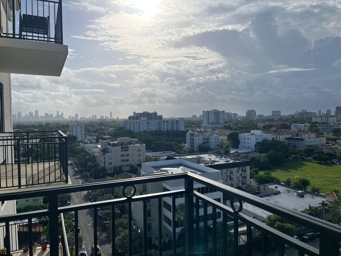 Modern 1BR/1BA Condo with 2 Parking Spaces – Prime Coral Gables Location - Modern 1BR/1BA Condo with 2 Parking Spaces – Prime Coral Gables Location