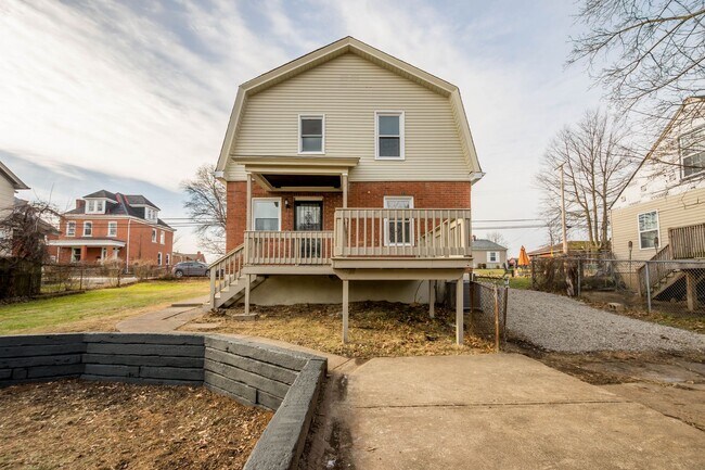 Foto del edificio - Start the New Year in a new home! This FULLY RENOVATED 3-bedroom in Penn Hills is ready and waiti...