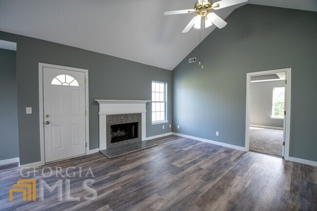 Building Photo - 70 McIntosh Estates Dr