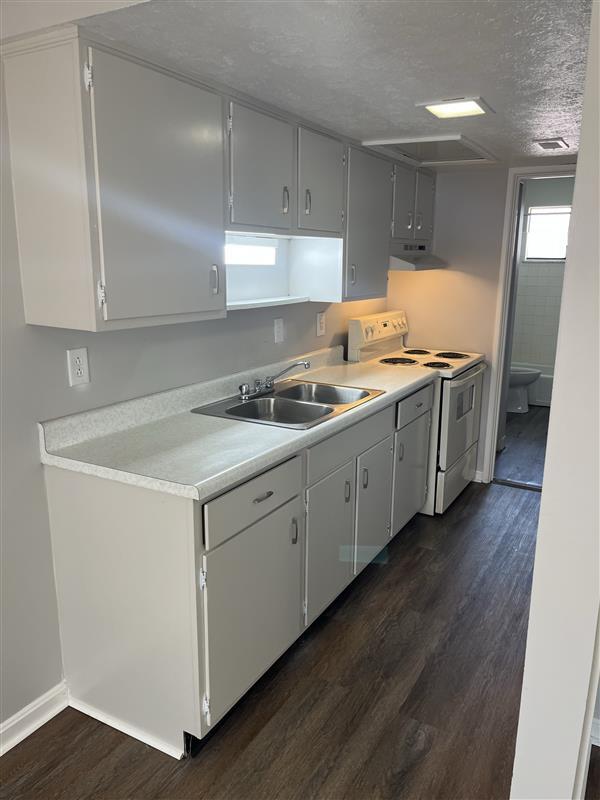 Building Photo - Miller Manor Apartments