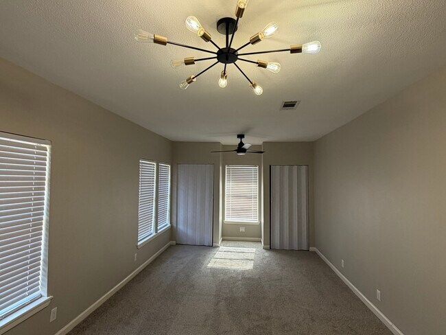 Building Photo - 1554 Scharpe St