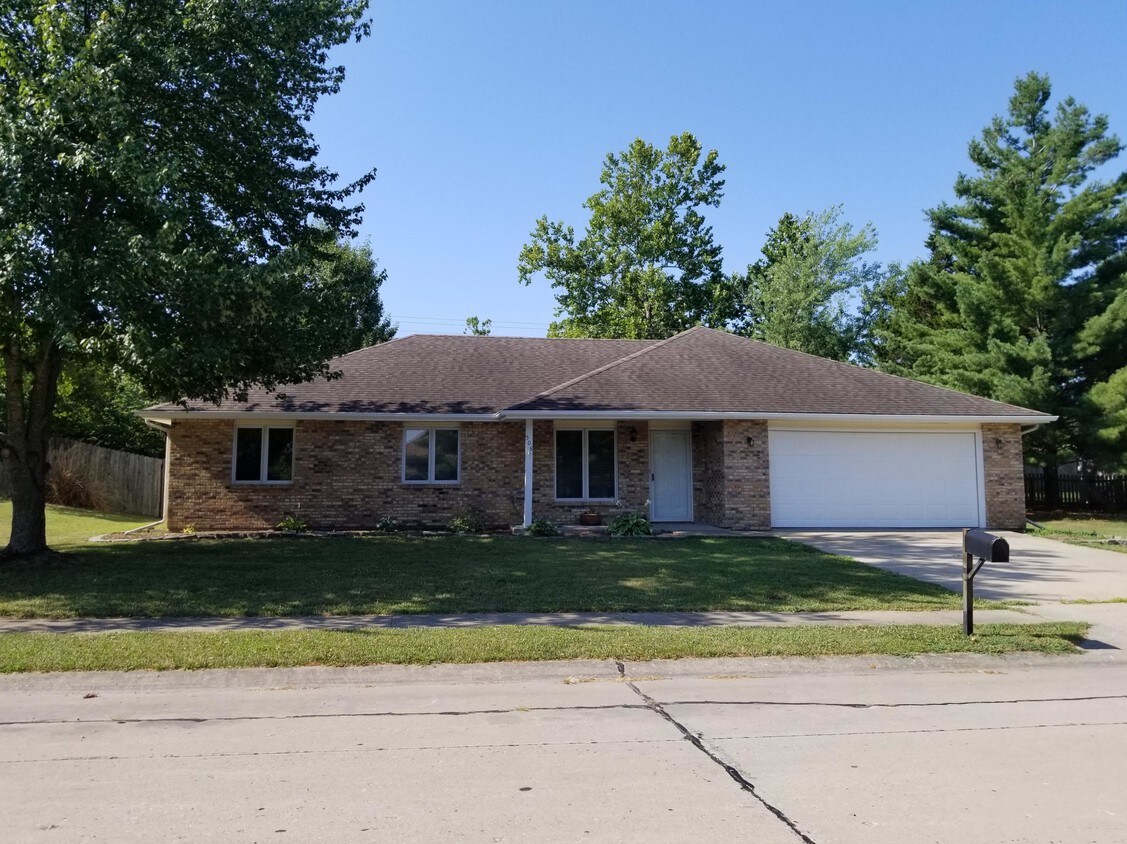 Primary Photo - 508 Dustin Dr