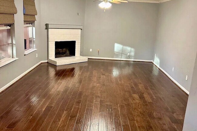 Building Photo - 2752 Peach Dr