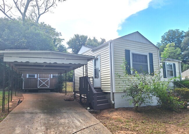 Building Photo - 1606 Meadowbrook Cir
