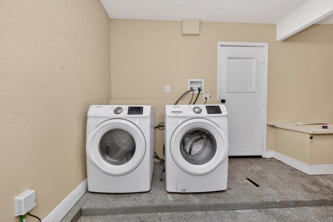 Building Photo - 2 Sweetbay Ln