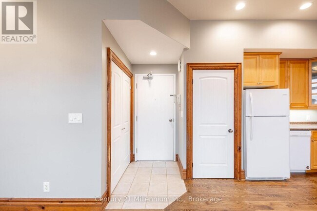 Photo du bâtiment - 68 Hurontario St