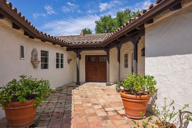 Building Photo - 655 Coyote Rd