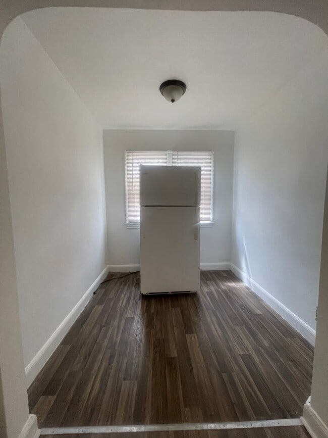 Building Photo - 3 bedroom willing to work with lower credit