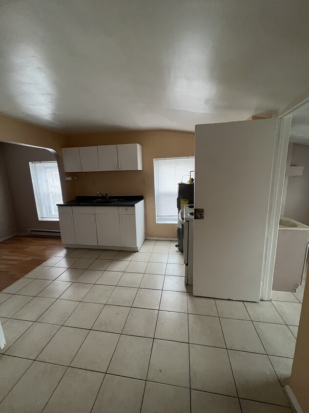 Primary Photo - 5927 Ridge Ave