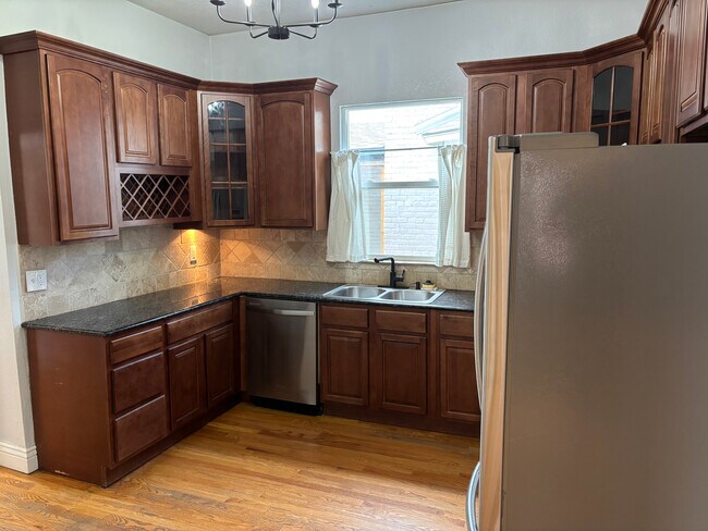 Foto del edificio - 3042 Franklin St