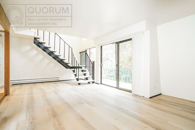 Foto del edificio - Super Unique Northgate Loft!