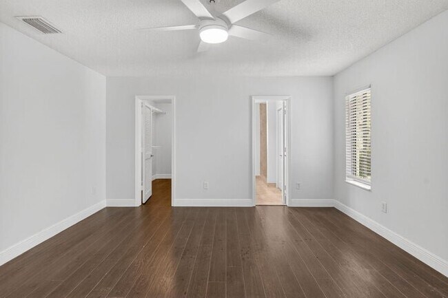 Foto del edificio - 4135 Bay Laurel Way