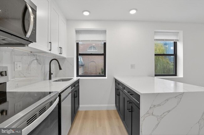 Building Photo - 712 N American St