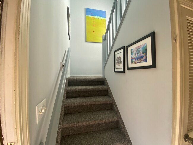 Building Photo - 219 Ledge Dr