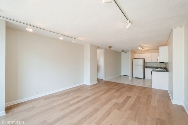 Building Photo - 405 N Wabash Ave