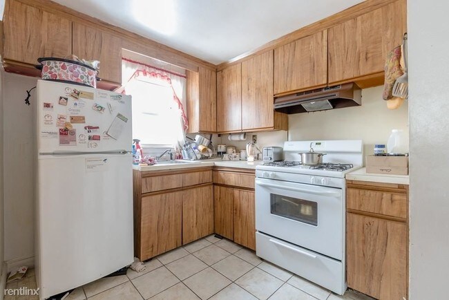 Building Photo - 2 br, 1 bath House - 393 River St # 101