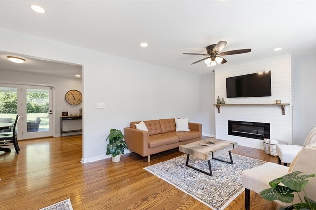 Foto del edificio - 209 Hazelwood Dr