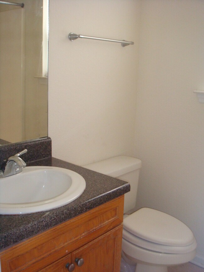 Building Photo - 1714 B Almond Tree Place