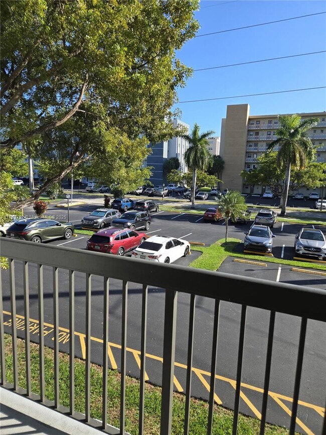 Foto del edificio - 1301 NE 7th St