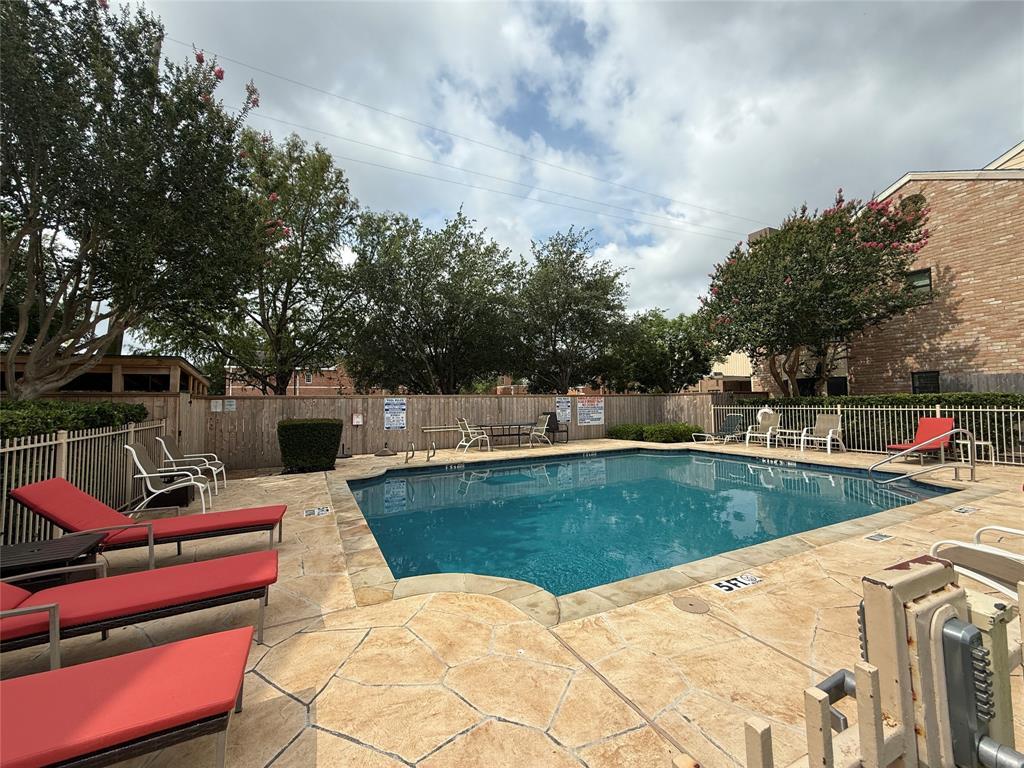 Foto principal - 777 Bering Dr